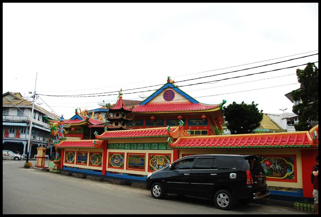福德祠(kelenteng/vihara tri dharma bumi raya)